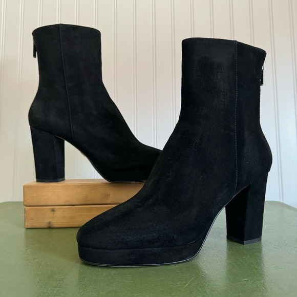 NWT Lola Cruz #045T30BK Chunky Heeled Zip-Back Boots in Black Suede - Picture 13 of 13